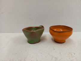 2 kleine witte vaasjes 4 cm. / 2 little white vases 1.57 inch.