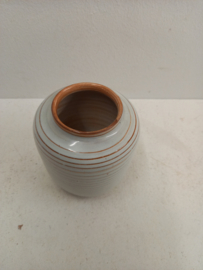 Adco klein ribbel vaasje 1016 10 cm. / Adco small ribbed vase 1016 3.9 inch.
