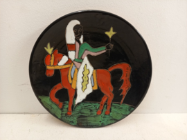 Een vrouw op een rood paard 28 cm. / A female on a red horse 28 cm.