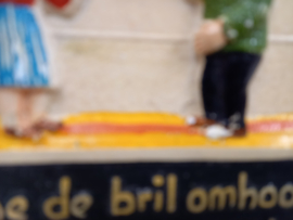 Spreukentegeltje  " Heren doe de bril omhoog de dames zitten ook graag droog " "
