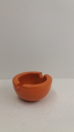 1 asbak in oranje glazuur nr. 311 / 1 ashtray in orange glace number 311