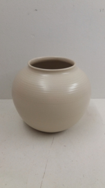 Mooie vaas in wit met ribbel nr. 1012 / Nice vase in white with ribs nr. 1012