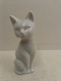 Mooi keramiek wit poesje 12 cm. / Beautiful ceramic white cat 4.72 inch.