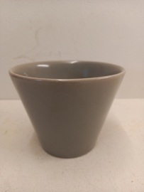 Setje bloempotten in  grijs gemerkt 2116 / Set planters in gray marked 2116
