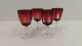 Set rode port glazen 4x / 8 x 4 cm. / Set red port glasses 4x /  3.1 x 1.6 inch.