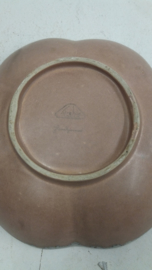 Strehla kan in bruin fatlava nr. 9011  / Strehla jug in brown fatlava nr. 9011