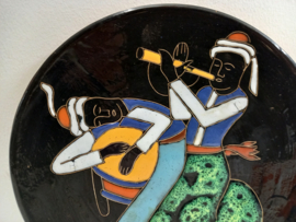 Wandbord met 2 mannen die muziek maken 27 cm. / Wall plate with 2 men making music 27 cm.