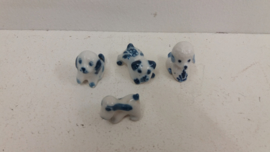 4 hondjes in Delfts blauw / 5 little dogs in Delfts Bleu