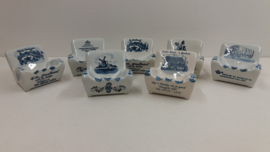 Set 7 stoeltjes asbakken Delfts blauw / Set 7 chair ashtrays Delfts blue