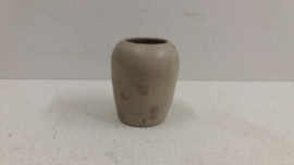 J vaasje in grijs 5 cm. / Little J vase in gray 1.96 inch