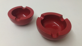 Setje asbakken in rood 311 en 312 / Set ashtrays in red 311 and 312