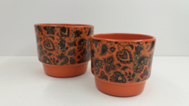 Oranje potten met paisley in nummer 293 / Orange planters with paisley in nr. 293