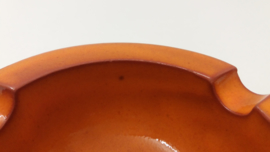 Setje asbakken in oranje glazuur  / Set ashtrays in orange glace