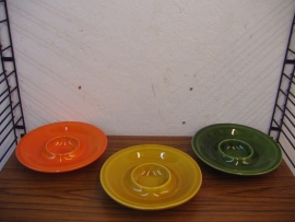 Snack schaaltjes in retro kleuren 14 cm.  /  Snack bowls in retro colors 5.5 inch.