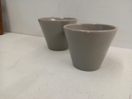 Setje bloempotten in  grijs gemerkt 2116 / Set planters in gray marked 2116