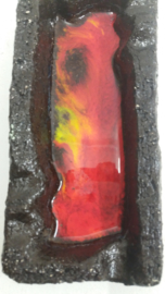 Zwarte asbak rood geel gevlamde binnenkant / Black ashtray glaced red yellow inside