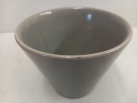 Setje bloempotten in  grijs gemerkt 2116 / Set planters in gray marked 2116