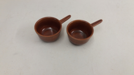 Sauskommetjes met steeltje bruin / Sauce bowls with a handle brown