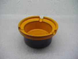 Retro rood paarse asbak / Retro red and purple ashtray