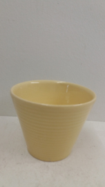 Wit bloempotje met ribbels nr. 2110 /  White planter with ribs number 2110