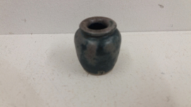 J vaasje in donker blauw 5 cm. / Little J vase in dark blue 1.96 inch
