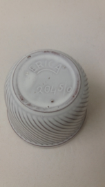 Bloempot in wit ribbel nummer 2045-0 Erica / Planter in white rib number 2045-0 Erica
