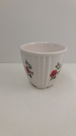 2 witte bloempotjes met roosjes nr. 2 / 2 white planters with roses nr. 2