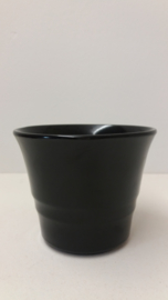 Bloempotjes zwart 2111 gemerkt b en 0 / Planters in black 2111 marked b and 0