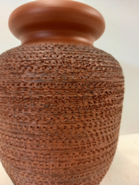 Sawa bruine vaas in nummer 277-26 / Sawa brown vase in number 277-26