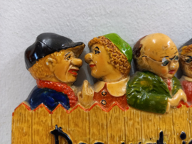 Spreukentegeltje  " Doe wat je wilt gekletst wordt er toch "