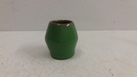 Kleine vaasje  in groen gemerkt JH 4 cm. / Small vase in green marked JH  1.57 inch.