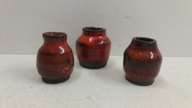 Kleine vaasje  in groen gemerkt JH 4 cm. / Small vase in green marked JH  1.57 inch.