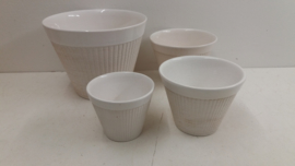 Set bloempotten in wit gemerkt ADCO / Set white planters marked ADCO