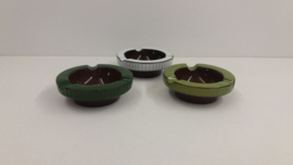 Set asbakken met rode binnenkant / set ashtrays with red inside