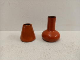2 kleine witte vaasjes 4 cm. / 2 little white vases 1.57 inch.