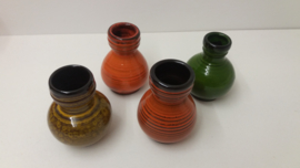 4 vaasjes in oranje geel en groen /  4 little vases orange green and yellow