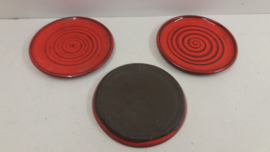 Potterie de Graaf 3 schaaltjes in  rood  / Pottery de Graaf 3 little plates in red