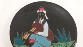 Tunesisch wandbord met een man 18 cm. / Tunisian wall plate with a man 7.1 inch.