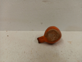 Oranje vogeltje voor in een wandrekje / Orange bird for in a wall rack