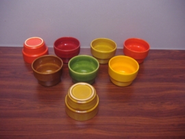 Sauskommetjes in diverse kleuren / Sauce bowls in divers colors