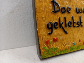 Spreukentegeltje  " Doe wat je wilt gekletst wordt er toch "