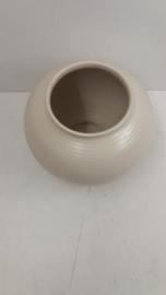 Mooie vaas in wit met ribbel nr. 1012 / Nice vase in white with ribs nr. 1012
