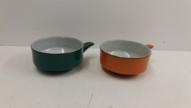 Retro soepkommen in groen en oranje / Retro soup bowls in green and orange