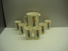 Villeroy en Boch kan met 6 bekers / Villeroy en Boch jug with 6 mugs