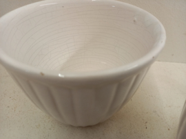 2 witte potjes in nummer 2100 / 2 white planters in number 2100