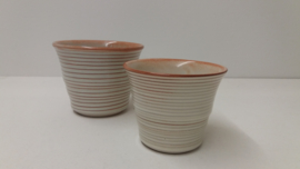 Bloempotjes wit 2111 gemerkt A en 0 / Planters in white 2111 marked A and 0