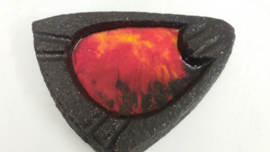 Mooi gevormde asbak rood gevlamd / Nice shaped ashtray red flames