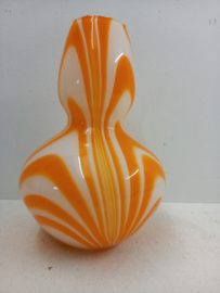 Mooie rode vaas glas 33 cm. / Beautiful red vase glass 12.99 inch.