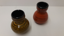 4 vaasjes in oranje geel en groen /  4 little vases orange green and yellow