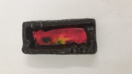 Zwarte asbak rood geel gevlamde binnenkant / Black ashtray glaced red yellow inside